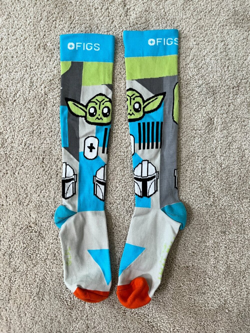 FIGS Compression Stars Wars Mandalorian Grogu Baby Yoda Socks Small RARE *Flaw2